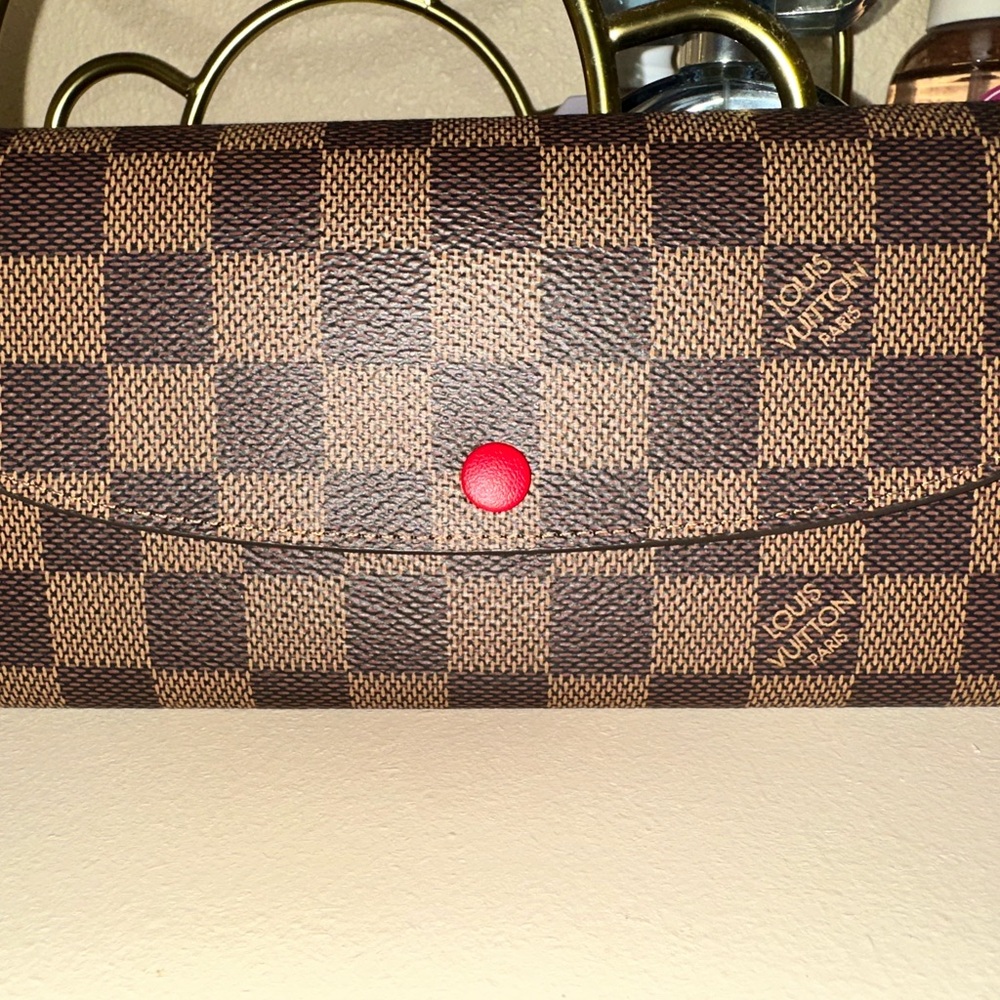AUTHENTIC Louis Vuitton Emilie Wallet 🎀🌸